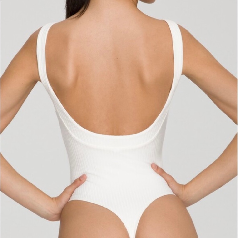 GOOD AMERICAN NWT Ribbed Scoop Back Bodysuit in Taupe